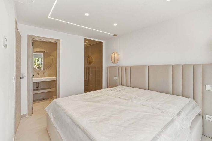 Image No.15-4 Bed Townhouse for sale