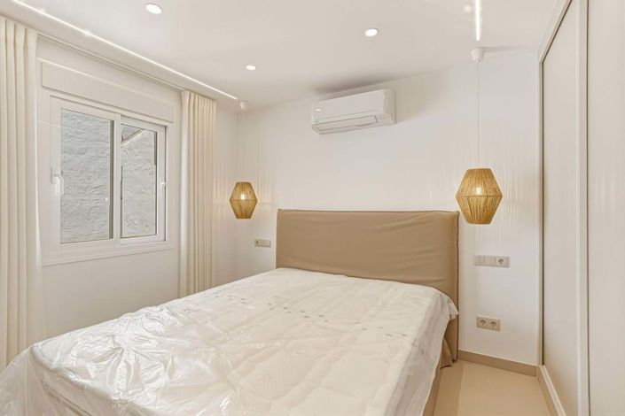 Image No.22-4 Bed Townhouse for sale