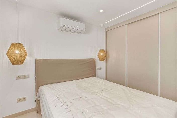 Image No.23-4 Bed Townhouse for sale