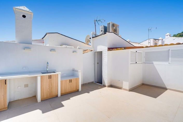 Image No.26-4 Bed Townhouse for sale