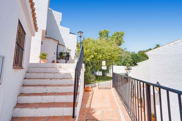Image No.28-4 Bed Townhouse for sale