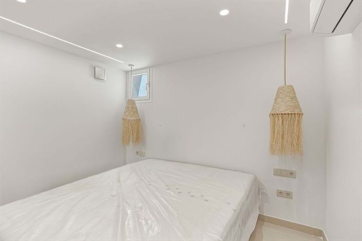 Image No.30-4 Bed Townhouse for sale