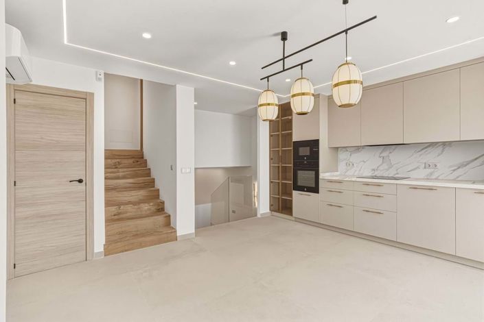 Image No.6-4 Bed Townhouse for sale