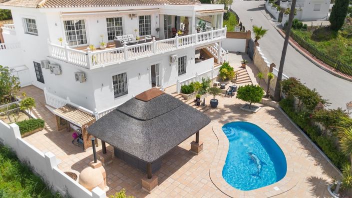 Image No.2-4 Bed Villa for sale