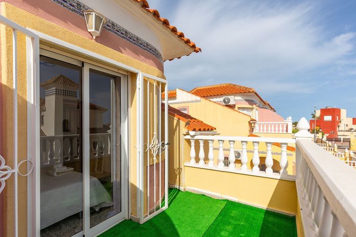 Image No.17-2 Bed Townhouse for sale