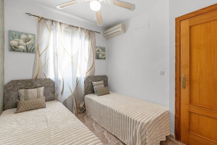 Image No.21-2 Bed Townhouse for sale