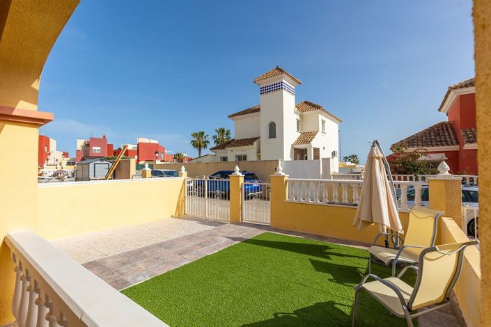 Image No.26-2 Bed Townhouse for sale