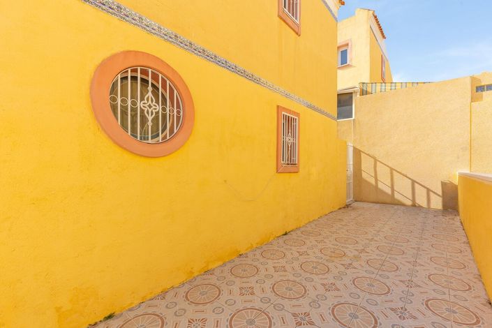 Image No.29-2 Bed Townhouse for sale