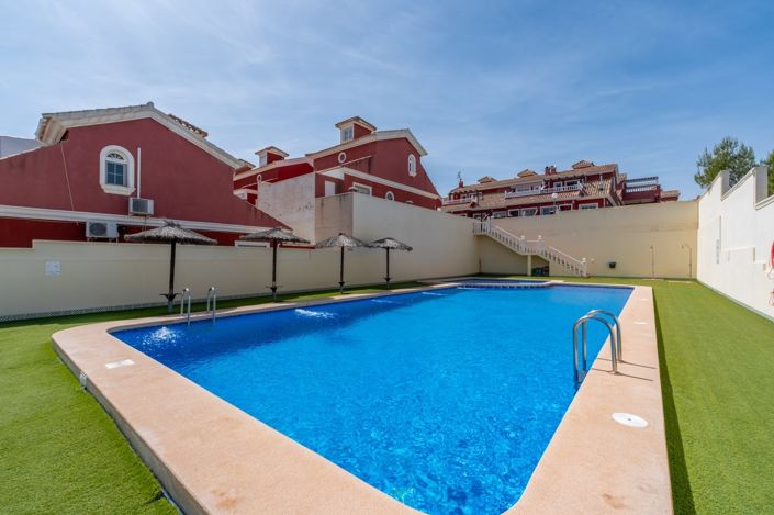 Image No.27-3 Bed Townhouse for sale