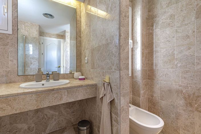 Image No.18-3 Bed Apartment for sale