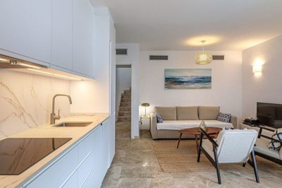 1447-666825-78d1f4f8b6655591b02d22fabb36a692d