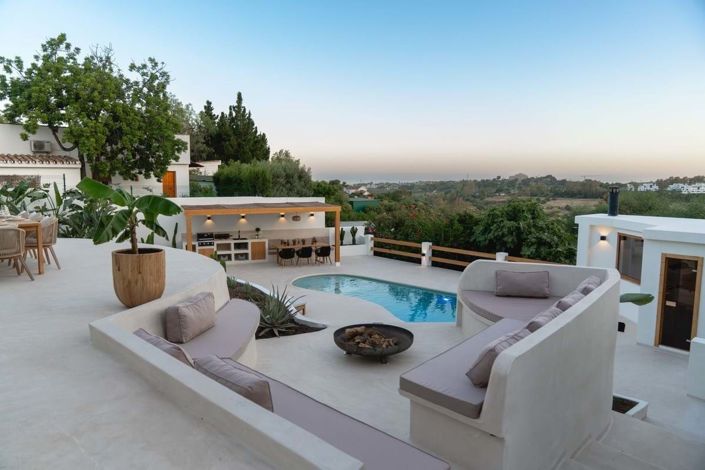 Image No.2-4 Bed Villa for sale