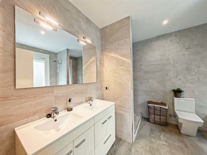 Image No.20-3 Bed Semi-Detached for sale
