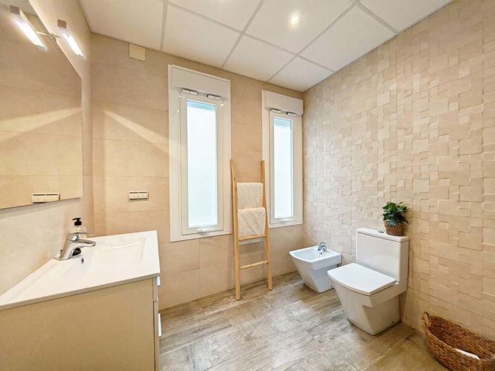 Image No.25-3 Bed Semi-Detached for sale
