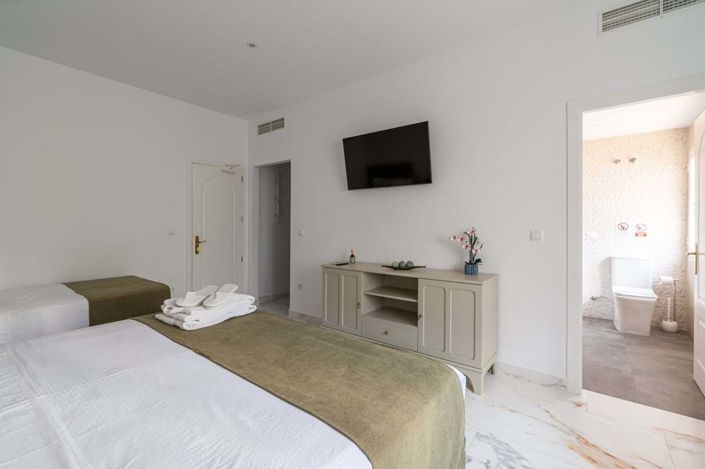 Image No.44-5 Bed Villa for sale