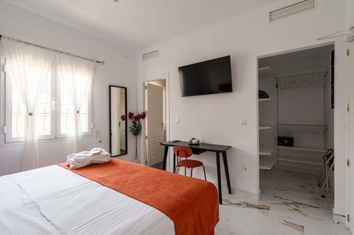 Image No.57-5 Bed Villa for sale