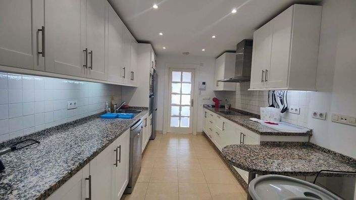 Image No.20-3 Bed Apartment for sale