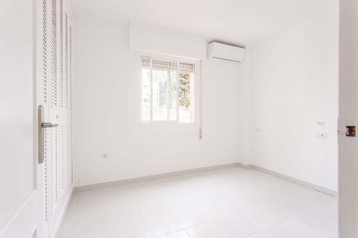 Image No.32-2 Bed Apartment for sale