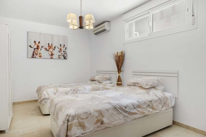 Image No.42-5 Bed Villa for sale