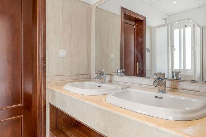 Image No.44-5 Bed Villa for sale