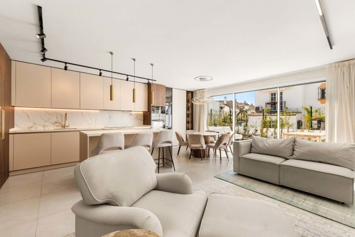 Image No.2-4 Bed Townhouse for sale