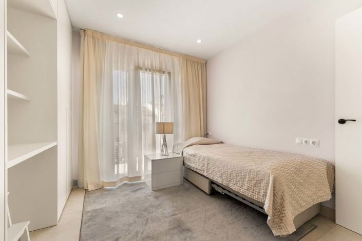 Image No.43-4 Bed Townhouse for sale