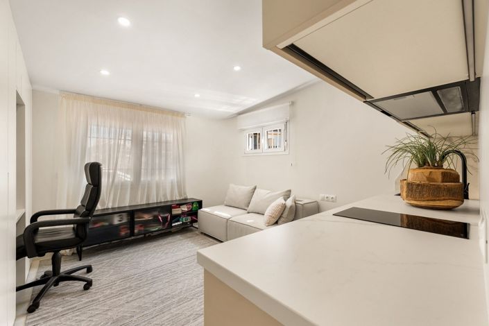 Image No.48-4 Bed Townhouse for sale