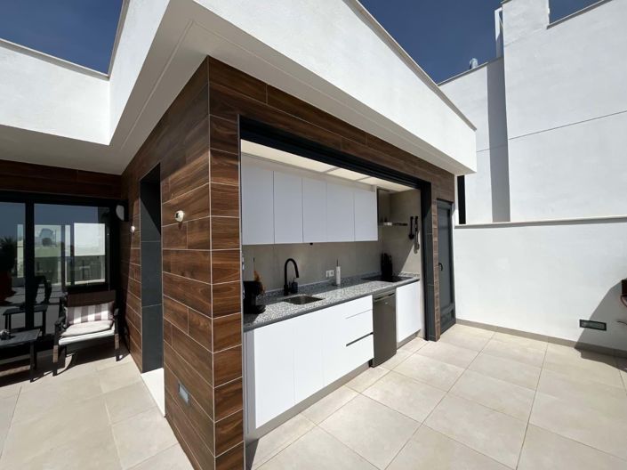 Image No.18-3 Bed Townhouse for sale