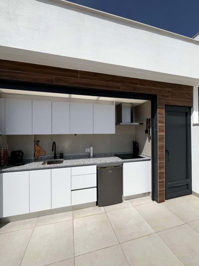 Image No.19-3 Bed Townhouse for sale