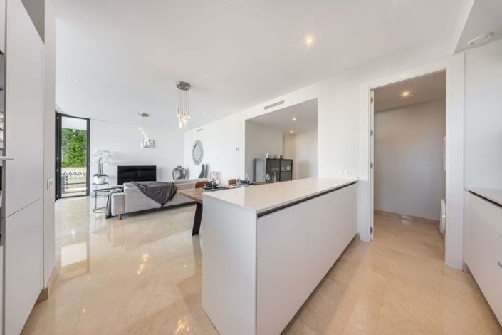 Image No.24-3 Bed Apartment for sale