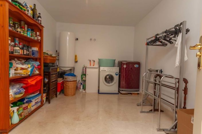 Image No.14-4 Bed Semi-Detached for sale
