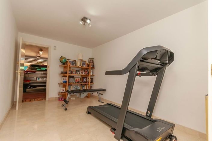 Image No.16-4 Bed Semi-Detached for sale