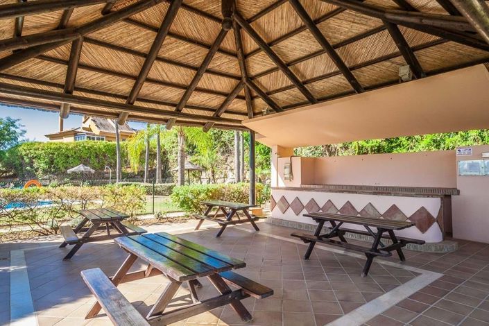 Image No.26-4 Bed Semi-Detached for sale