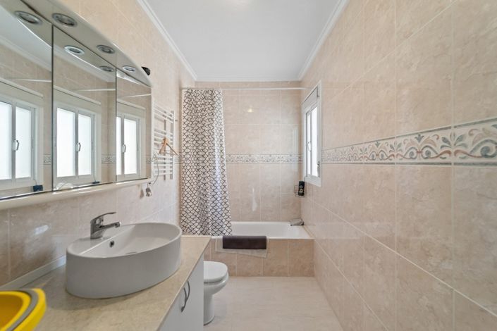 Image No.16-2 Bed Villa for sale