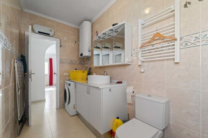 Image No.20-2 Bed Villa for sale