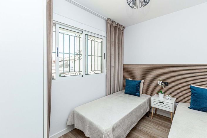 Image No.25-3 Bed Townhouse for sale