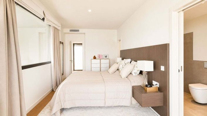 Image No.10-4 Bed Townhouse for sale