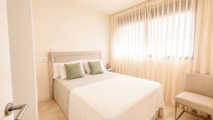 Image No.13-4 Bed Townhouse for sale