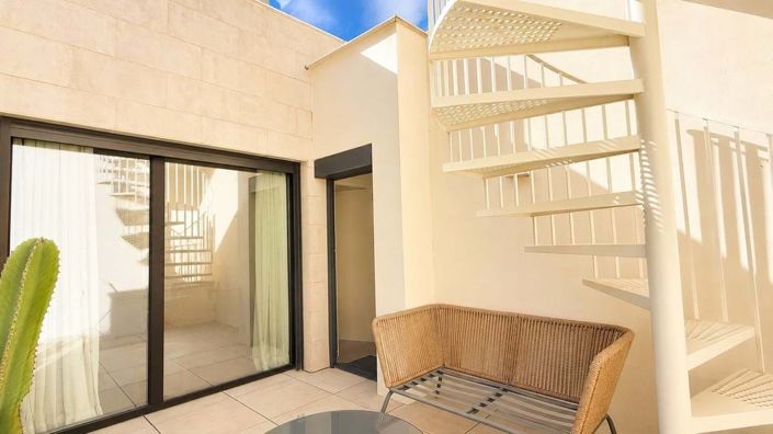 Image No.17-4 Bed Townhouse for sale