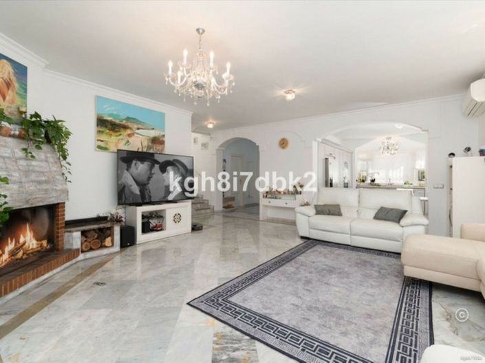 Image No.10-4 Bed Villa for sale