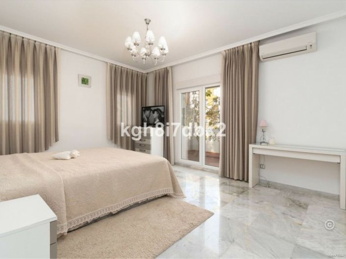 Image No.24-4 Bed Villa for sale
