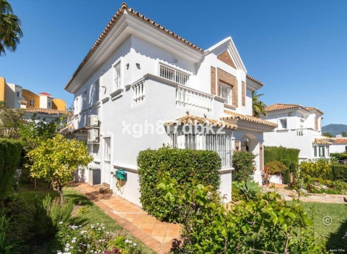 Image No.3-4 Bed Villa for sale