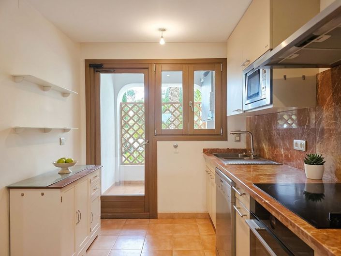 Image No.6-2 Bed Townhouse for sale