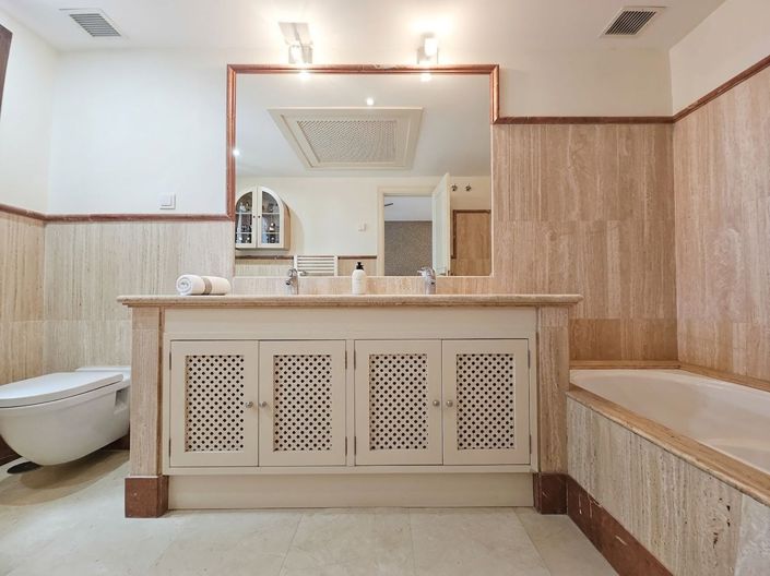 Image No.9-2 Bed Townhouse for sale