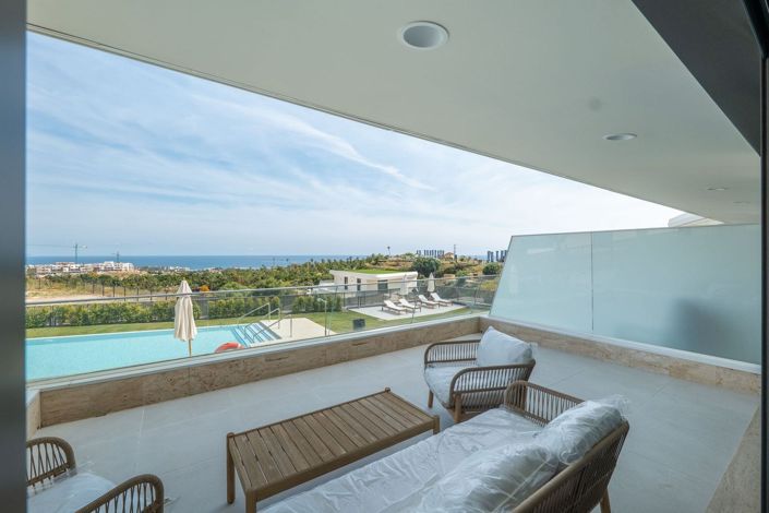 Image No.17-2 Bed Property for sale
