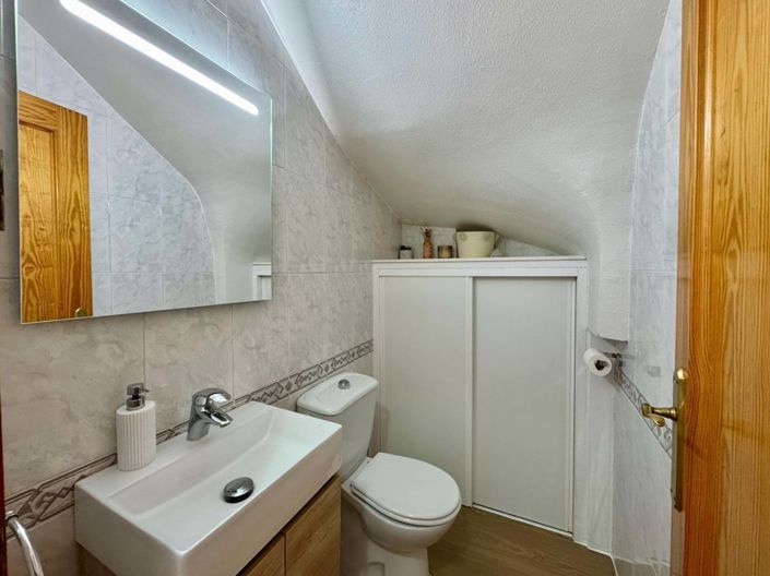 Image No.31-3 Bed Townhouse for sale