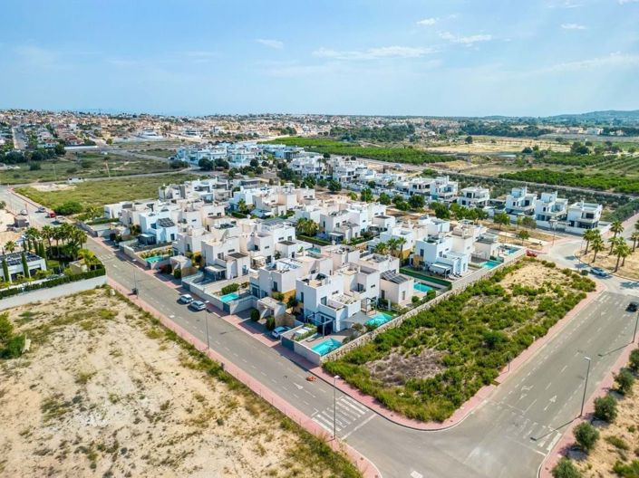 Image No.41-3 Bed Villa for sale