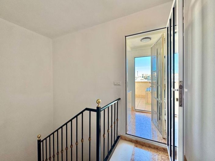 Image No.33-3 Bed Townhouse for sale
