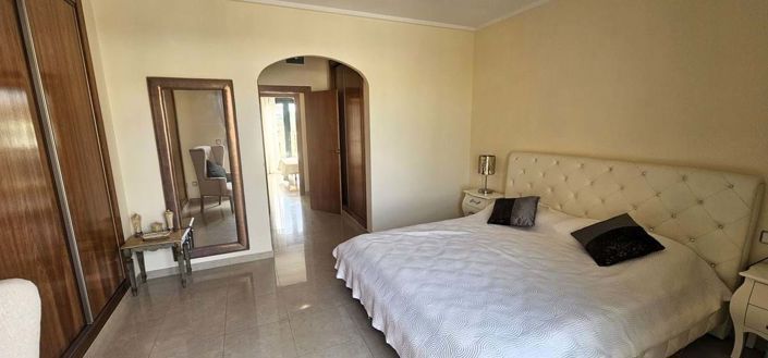 Image No.20-3 Bed Townhouse for sale