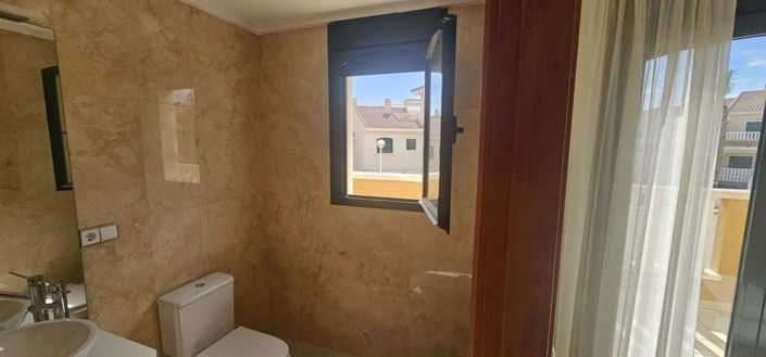 Image No.24-3 Bed Townhouse for sale